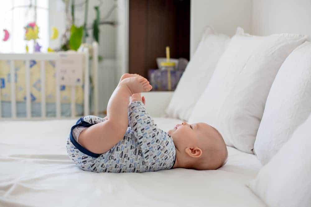 10 Activiteiten Met Baby's; Tips Wat Kan Je Een Baby Doen / Spelen? - Mamaliefde