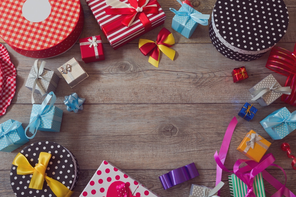 Lui timer opstelling Hoeveel cadeaus geef je per kind voor Sinterklaas en Kerstmis en wat is  gemiddeld bedrag om uit te geven?- Mamaliefdenl
