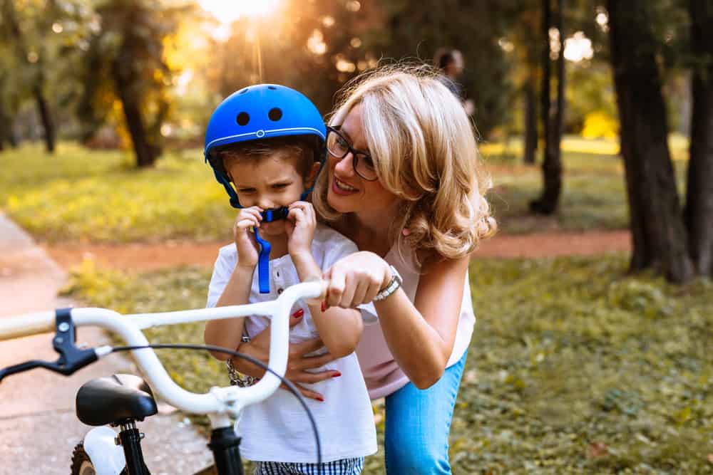 Kind fietsen zonder zijwieltjes; zonder sjaal en andere tips vanaf leeftijd? -