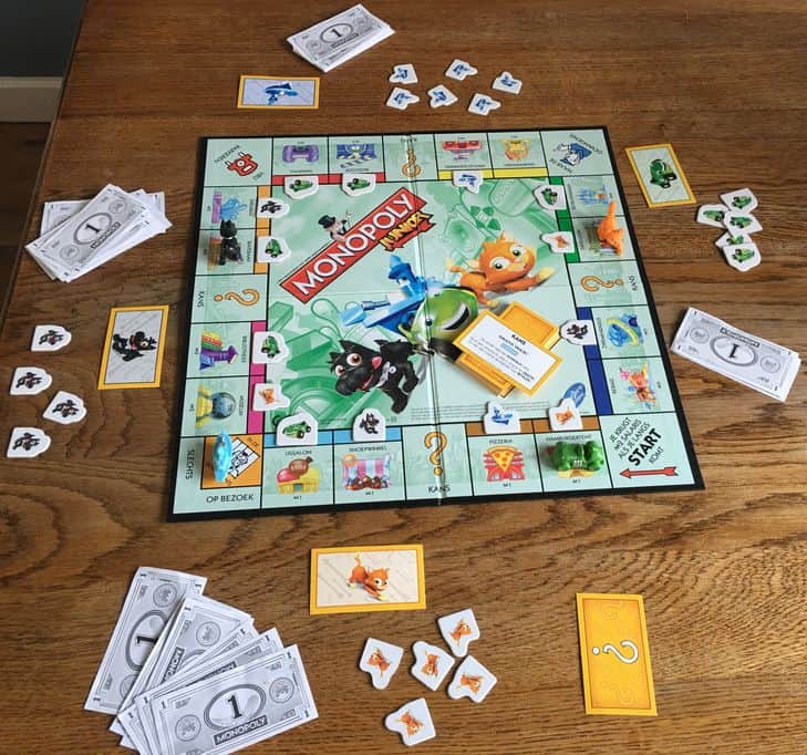 Monopoly Junior review; Wat zijn spelregels, hoe zit het met geld en vanaf welke leeftijd? - Mamaliefde.nl