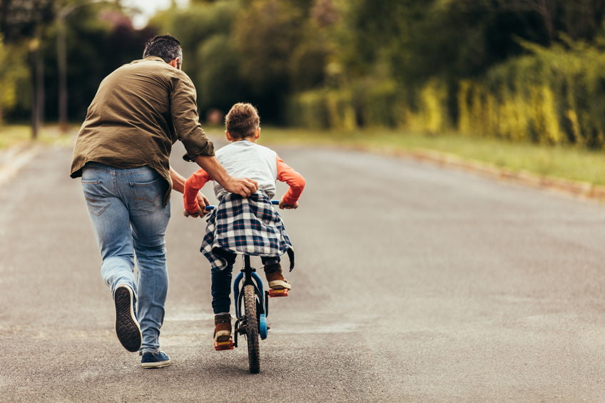 Tether Sociaal Beeldhouwwerk Tips en ervaringen voor als je kind niet wil / kan leren fietsen en bang is  - Mamaliefde.