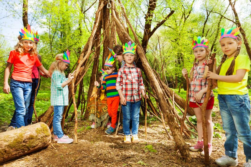 Camping spellen en activiteiten; 18 voor kinderen en volwassenen en buiten - Mamaliefde.nl