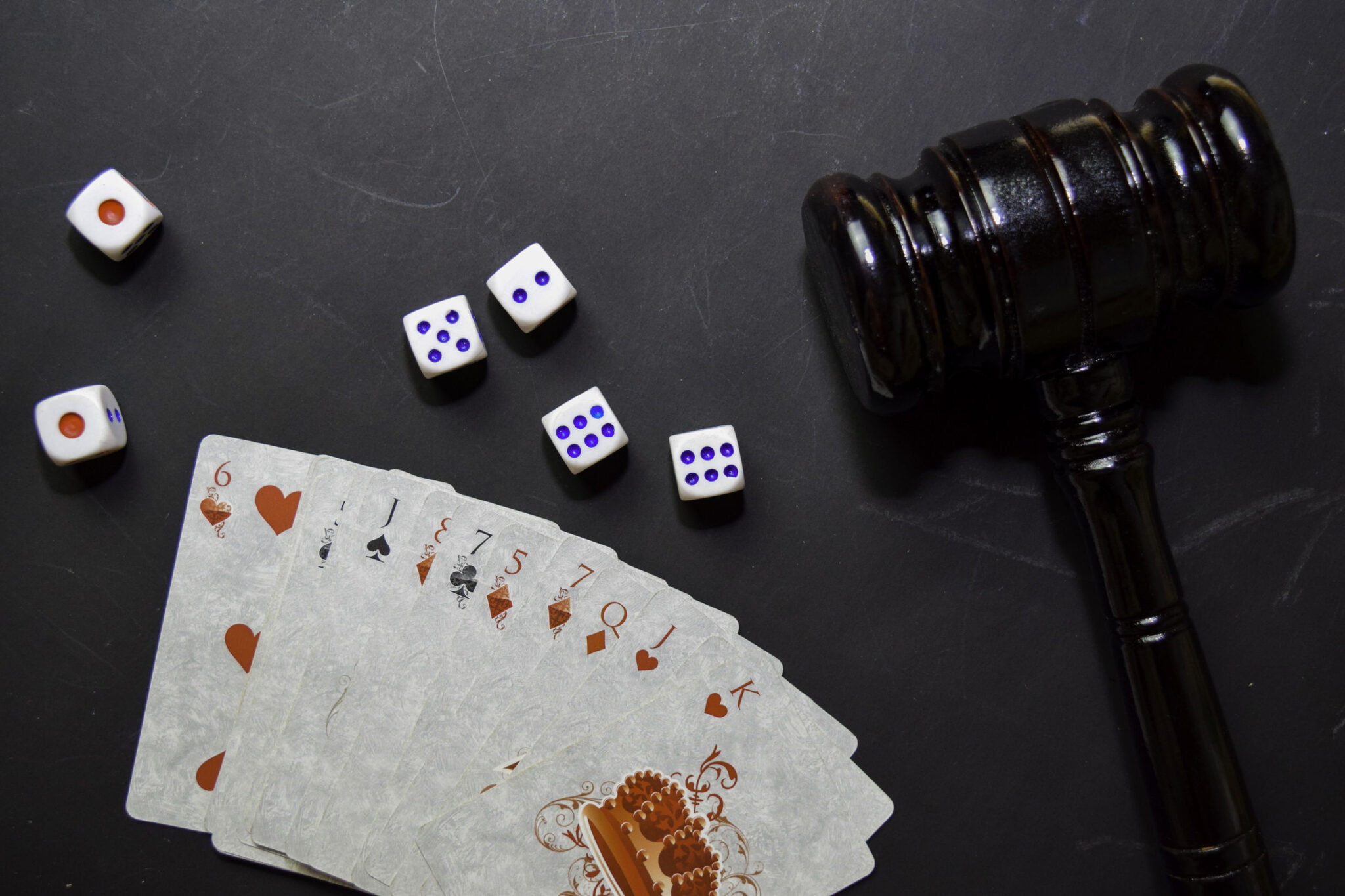 Spelletjes voor 1 die je alleen kan spelen; bordspellen, kaartspellen en online kaartspellen - Maamliefde.nl