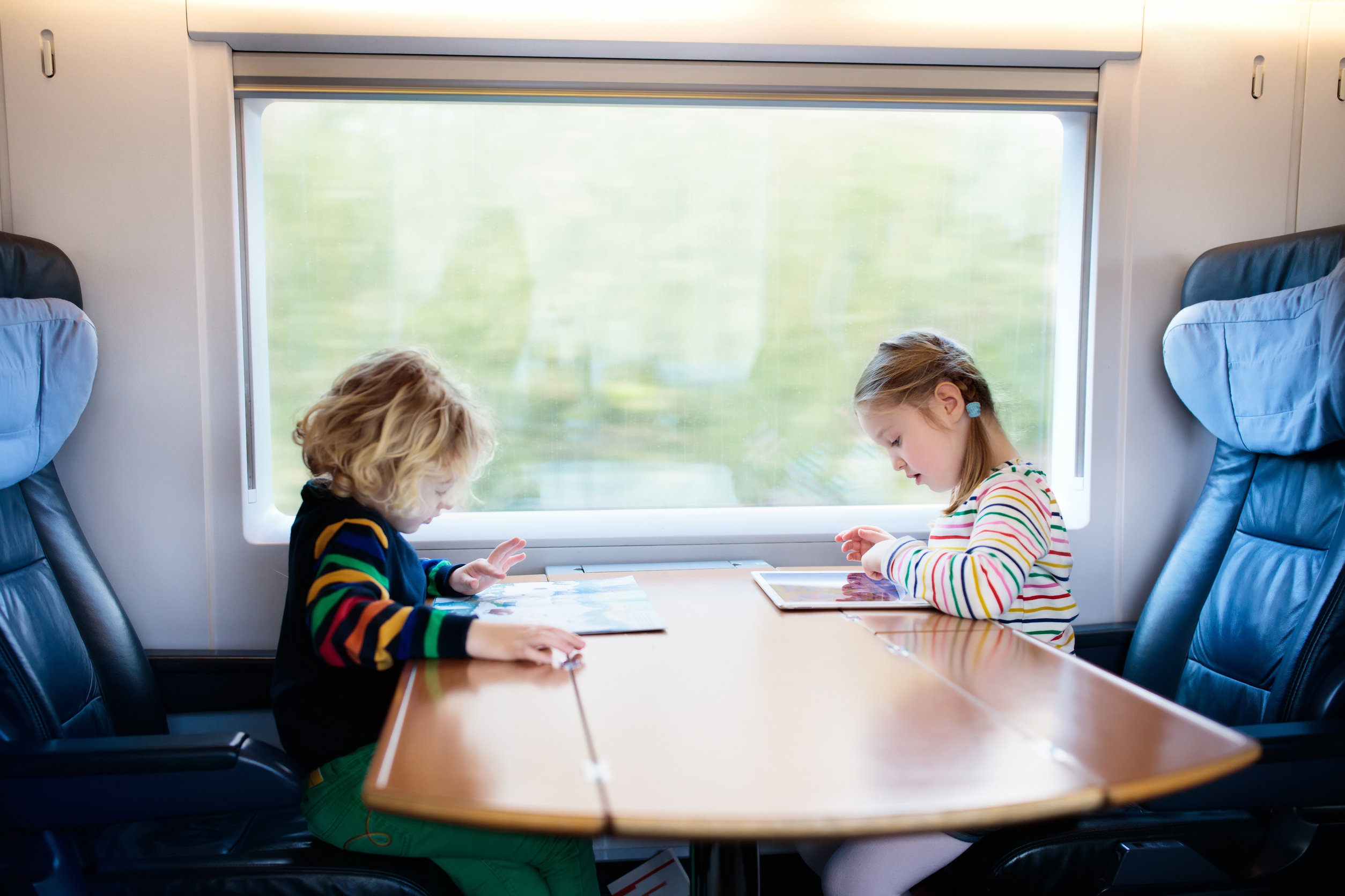 Zie insecten tyfoon Orthodox Trein reizen met kinderen; van praktisch railrunner tot leuke trajecten en  tips / spelletjes om kind te vermaken in de trein - mamaliefde.nl