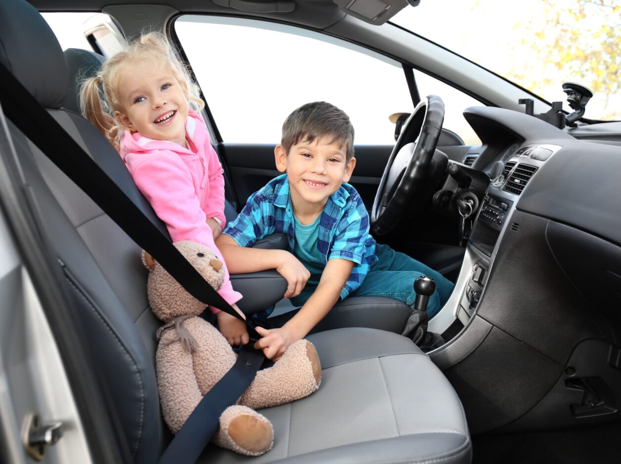 kind voorin de auto vervoeren: vanaf wanneer dat en hoe doe je dat veilig? -